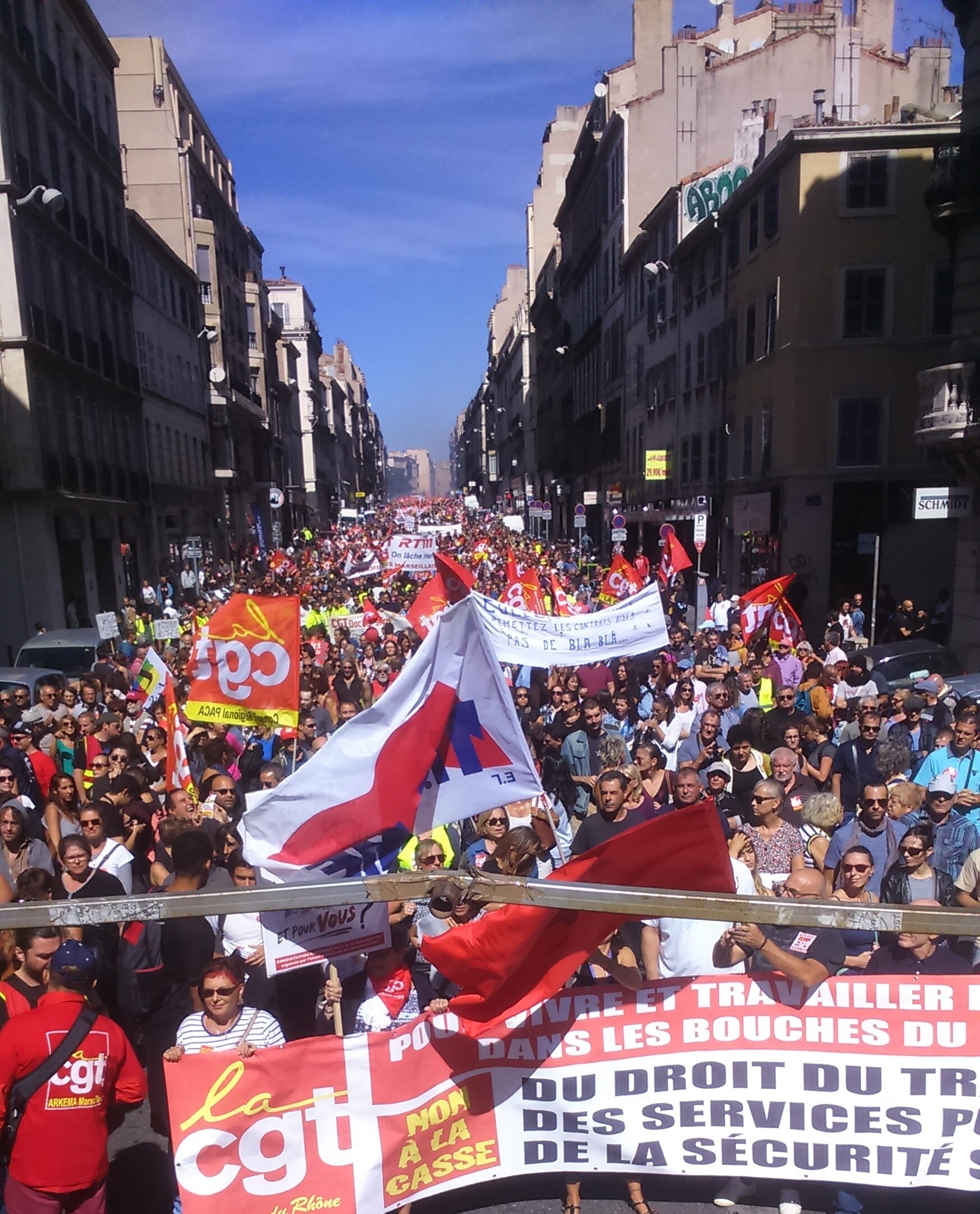 PAME Solidarité avec les travailleurs de France contre les persécutions syndicales!