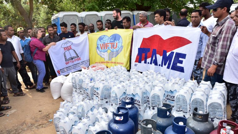 Το ΠΑΜΕ στο πλευρό των μεταναστών εργατών γης στη Νέα Μανωλάδα