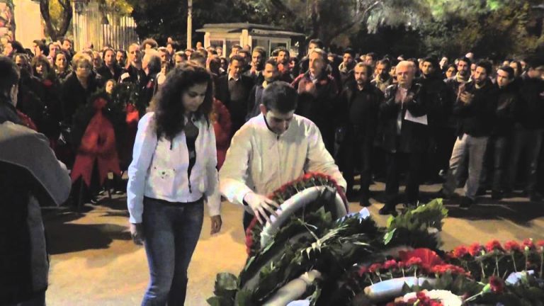 Κατάθεση στεφανιών από το ΠΑΜΕ στο Πολυτεχνείο