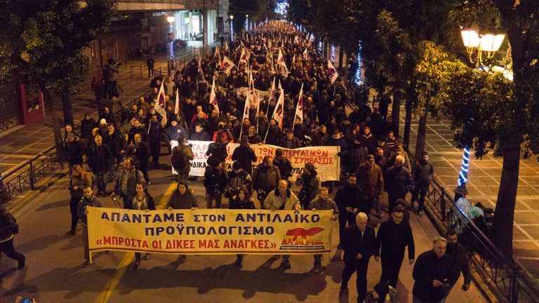 Grandes manifestaciones de PAME en toda la Grecia en 18 de Diciembre