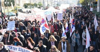Massive Demonstrations of Public Teachers Against Layoffs
