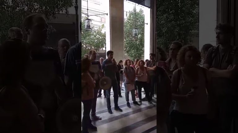 ΒΙΝΤΕΟ -Η Παρέμβαση των ταξικών Δυνάμεων στην Τράπεζα ΑΛΦΑ μπλόκαρε πλειστηριασμό