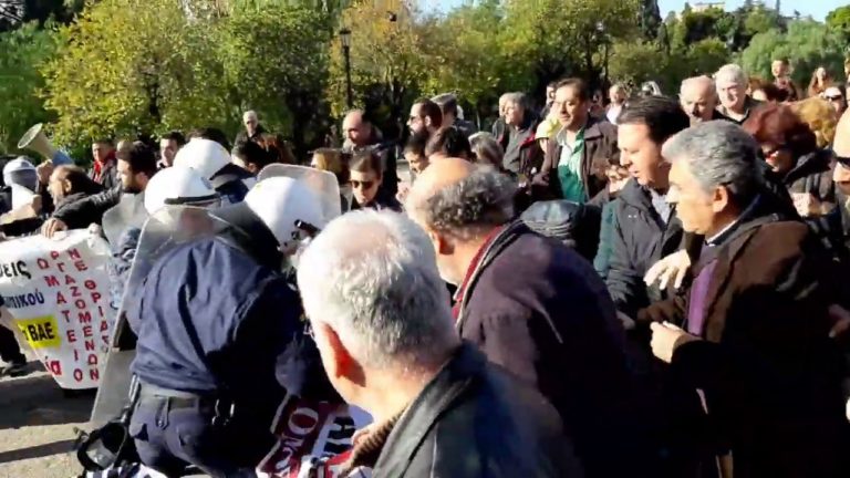 Βίαιη επίθεση της κυβέρνησης ενάντια στην κινητοποίηση των υγειονομικών