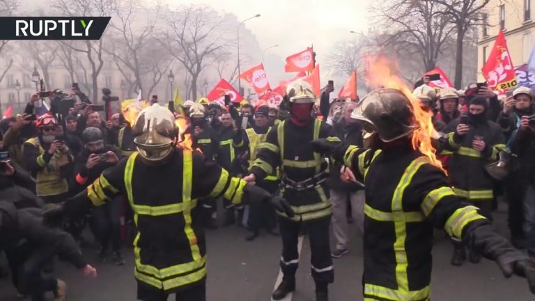 Ελλάδα-Γαλλία: Οι εργαζόμενοι στους δρόμους για Κοινωνική Ασφάλιση