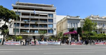 Aνακοίνωση Γραμματείας Εμπορίου-Υπηρεσιών: Σχεδιάζουν τσεκούρι στο ανθυγιεινό επίδομα χιλιάδων σχολικών καθαριστριών
