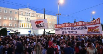 Manifestaciones Masivas de PAME Contra El Proyecto De Ley Gubernamental Que Prohíbe Las Manifestaciones