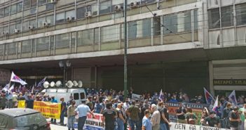 Μαζική συγκέντρωση συνδικάτων εξω απο το Υπ. Εργασίας(ΦΩΤΟ-VIDEO)