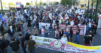 Παρέμβαση της Χαράς Μαρούλη, από την Επιτροπή Αγώνα Αυτοαπασχολούμενων Δικηγόρων στο Συλλαλητήριο στα Προπύλαια