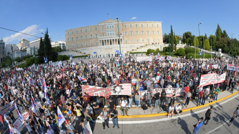 Μεγάλο Συλλαλητήριο στην Αθήνα έξω απο τη Βουλή(ΦΩΤΟ-VIDEO)