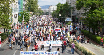 Ομιλία στη συγκέντρωση ΠΑΜΕ στα Προπύλαια, στις 10 Ιούνη.