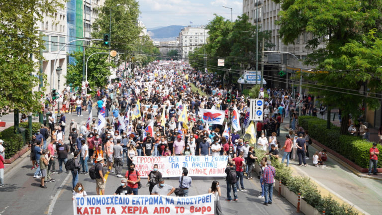 Τεράστια σε όγκο απεργιακή συγκέντρωση στην Αθήνα(ΦΩΤΟ-VIDEO)