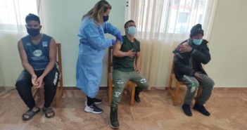 Continúa la vacunación de los trabajadores de tierra migrantes de Manolada