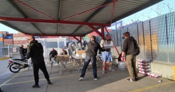 Προετοιμασίες για το γλέντι αλληλεγγύης στην cosco