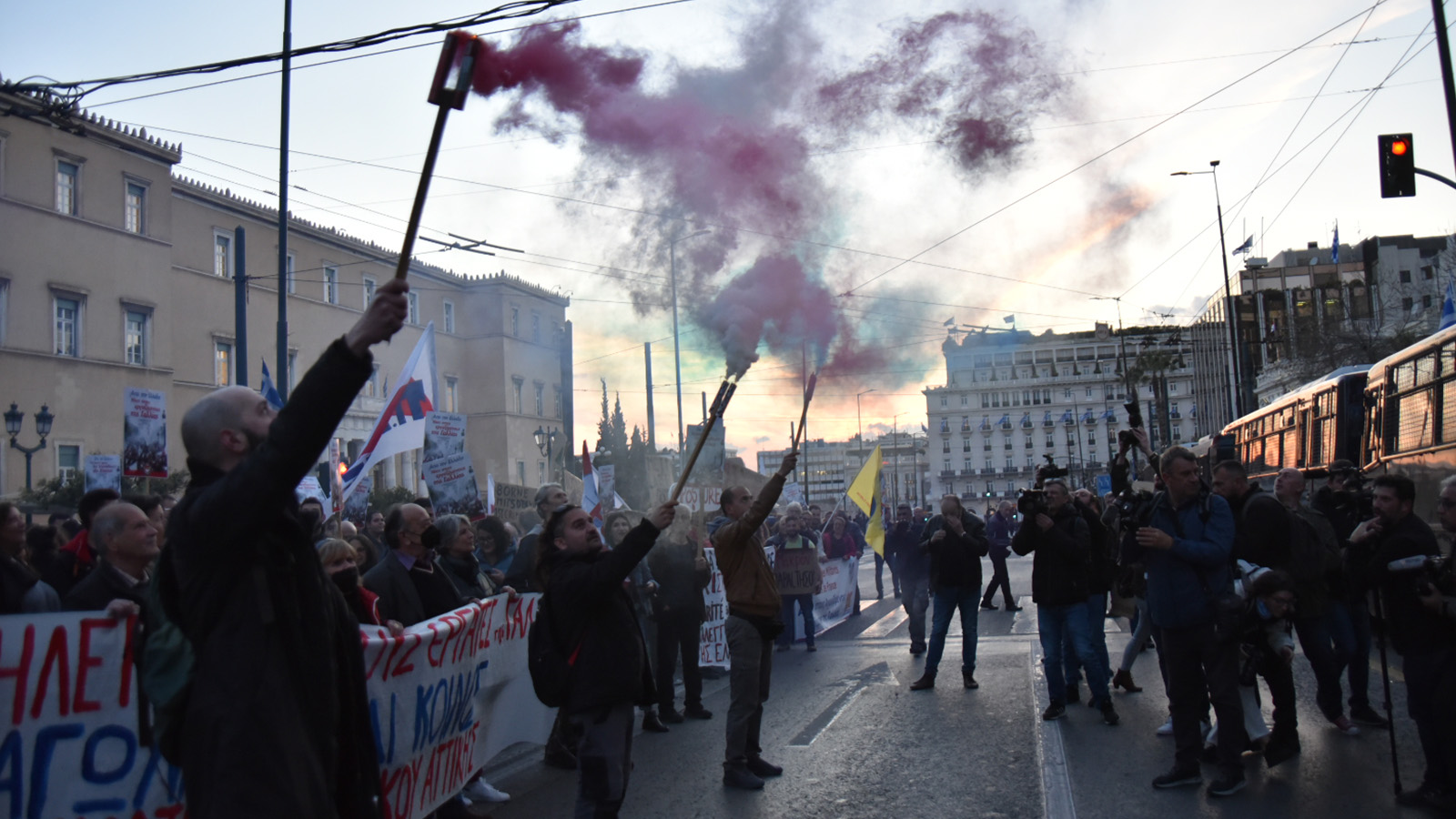 Συγκέντρωση στη Γαλλική Πρεσβεία στην Αθήνα – NIKH στους Γάλλους εργάτες(ΒΙΝΤΕΟ-ΦΩΤΟ)