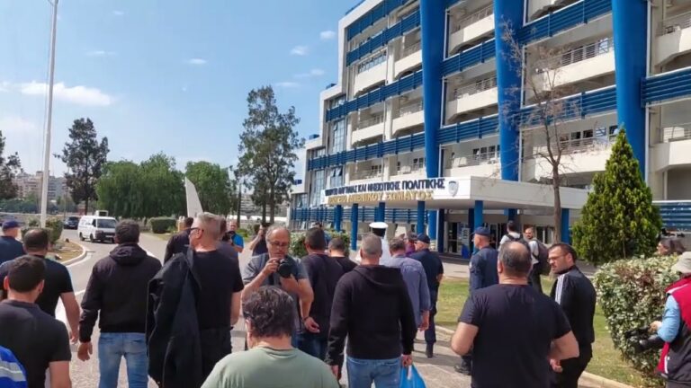 Συλλαλητήριο στην πύλη της Ναυπηγοεπισκευαστικής Ζώνης για το έγκλημα στο Πέραμα ΦΩΤΟ-ΒΙΝΤΕΟ