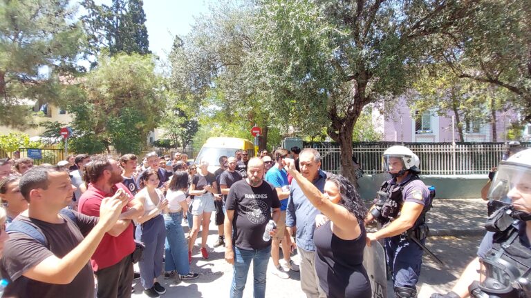 Αποτροπή έξωσης μονογονεϊκής οικογένειας στα Άνω Πατήσια(ΒΙΝΤΕΟ-ΦΩΤΟ)