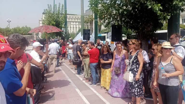 Διαμαρτυρία εργαζομένων του Δημοσίου στο Σύνταγμα για πραγματικές αυξήσεις(ΒΙΝΤΕΟ-ΦΩΤΟ)