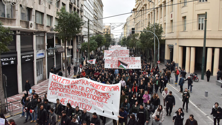 Μεγάλη κινητοποίηση στην Αθήνα ενάντια στο νομοσχέδιο για τα ιδιωτικά πανεπιστήμια(ΒΙΝΤΕΟ-ΦΩΤΟ)