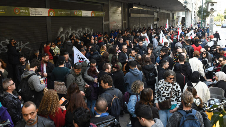Μεγάλη απεργιακή συγκέντρωση εργαζομένων στα τηλεφωνικά κέντρα έξω από το υπουργείο Εργασίας(ΒΙΝΤΕΟ-ΦΩΤΟ)