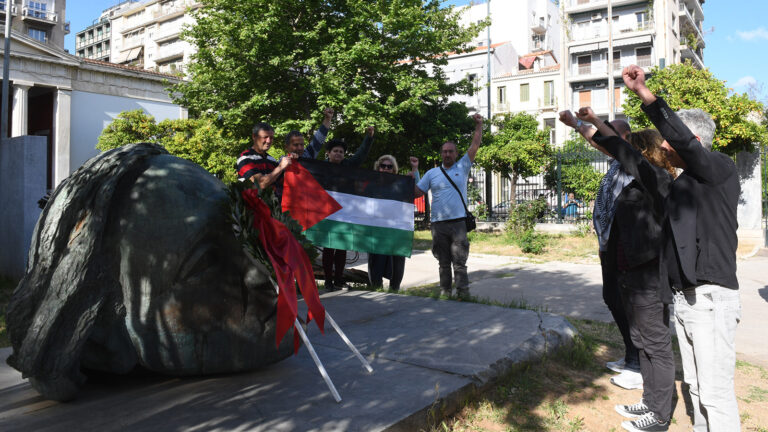 Καταθέσεις στεφάνων σε Πολυτεχνείο και Καισαριανή(ΒΙΝΤΕΟ-ΦΩΤΟ)