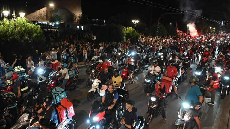 Φωτογραφίες και βίντεο από την απεργιακή κινητοποίηση των διανομέων στην Αθήνα