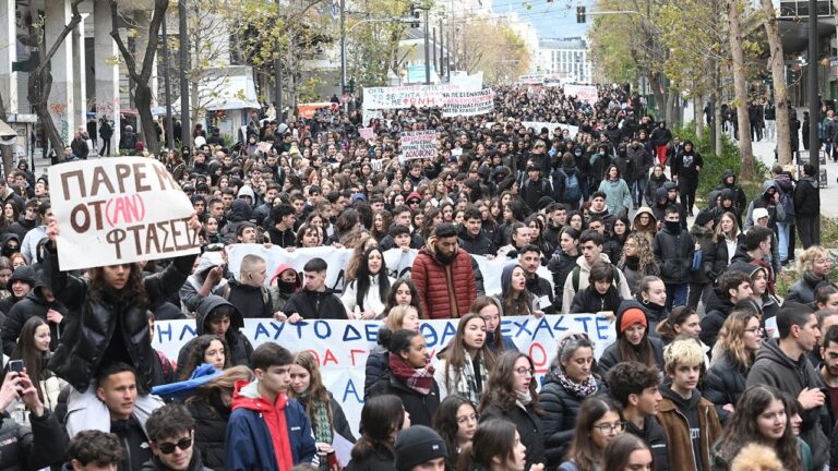 Συγκλονιστική διαδήλωση μαθητών – φοιτητών στην Αθήνα(ΒΙΝΤΕΟ-ΦΩΤΟ)