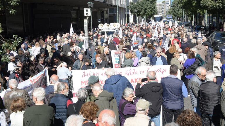 Παναττική συγκέντρωση συνταξιούχων στο υπ.Εργασίας(ΒΙΝΤΕΟ-ΦΩΤΟ)