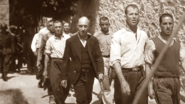 Εργατικό Κέντρο Σάμου: Να δοθούν οι φωτογραφίες των εκτελεσμένων κομμουνιστών της Καισαριανής, στο ιστορικό τους «σπίτι»