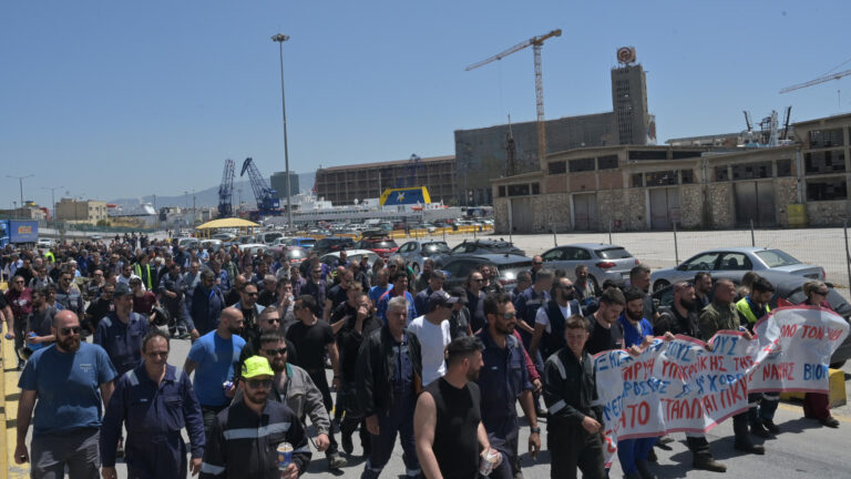 Συγκέντρωση Συνδικάτων Μετάλλου και Ναυπηγοξυλουργών στο υπ.Ναυτιλίας(ΒΙΝΤΕΟ-ΦΩΤΟ)